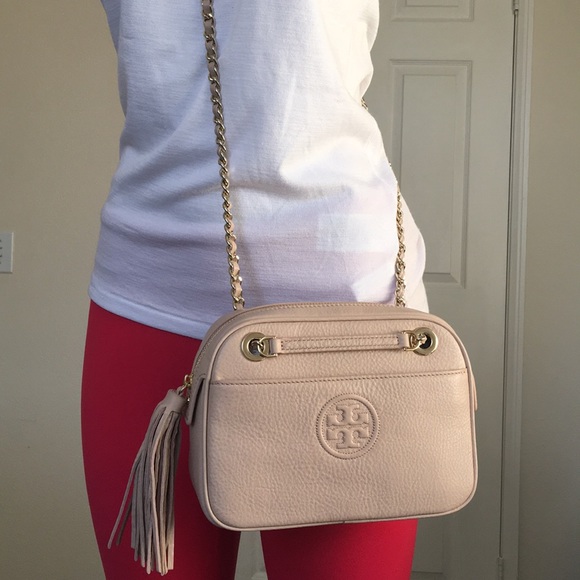 MOVING SALE! TORY BURCH Bombé crossbody with chain - Picture 2 of 8